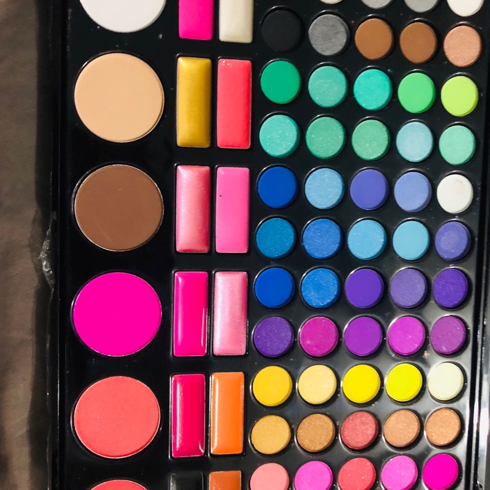 Makeup palette